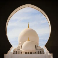 Menilik Posisi Indonesia dalam Dinamika Wisata Halal Global