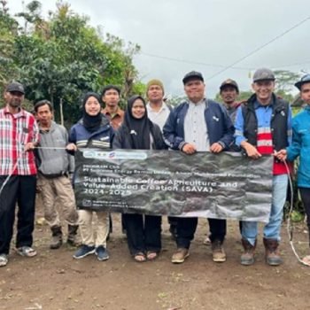 Pelatihan Pemangkasan dan Pemupukan untuk Produktivitas Kopi di Semende, Sumatera Selatan